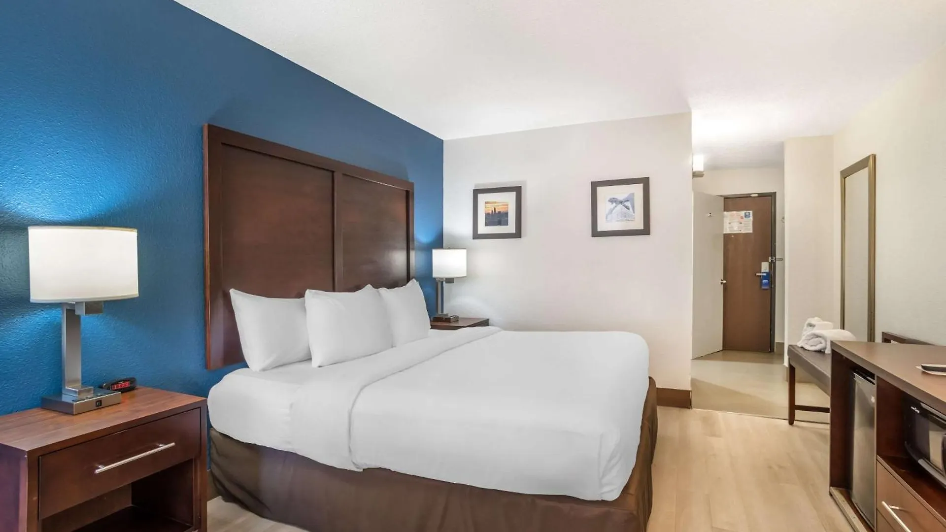 Comfort Inn Charlotte Airport Uptown 3*,