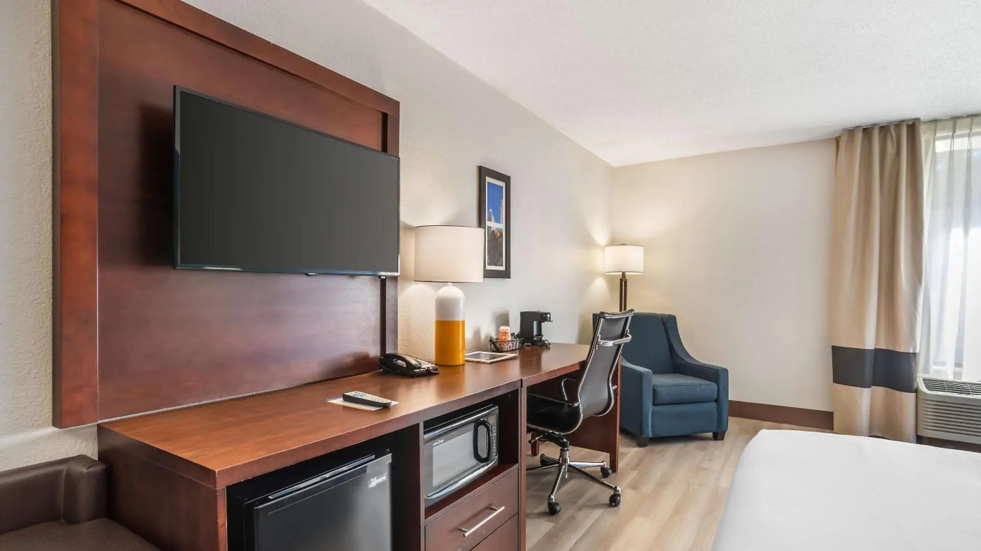 Comfort Inn Charlotte Airport Uptown 3*,